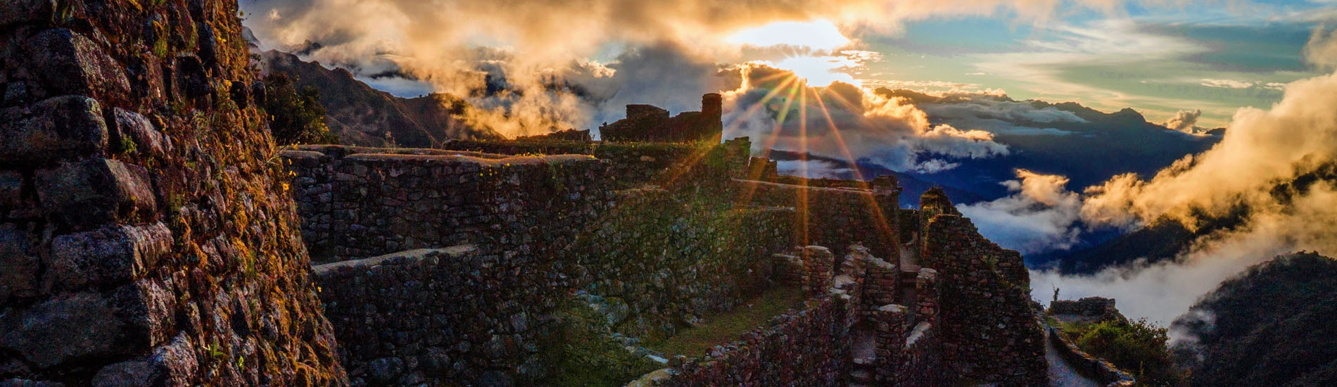 inca trail - Sayacmarca at evening