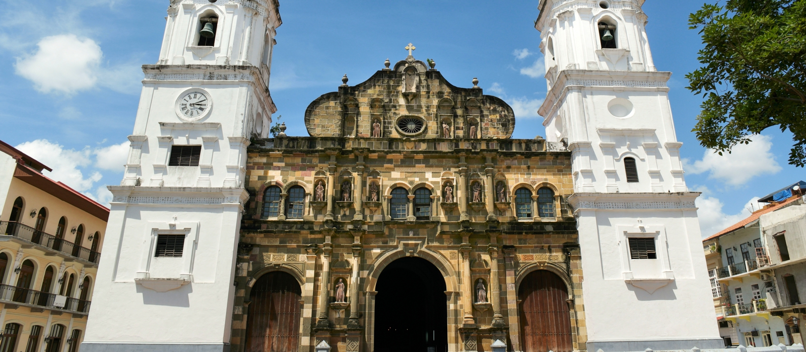 THE BEST OF PANAMANIAN CULTURE