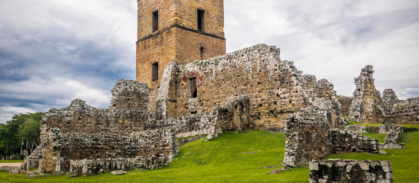 THE BEST OF PANAMANIAN CULTURE